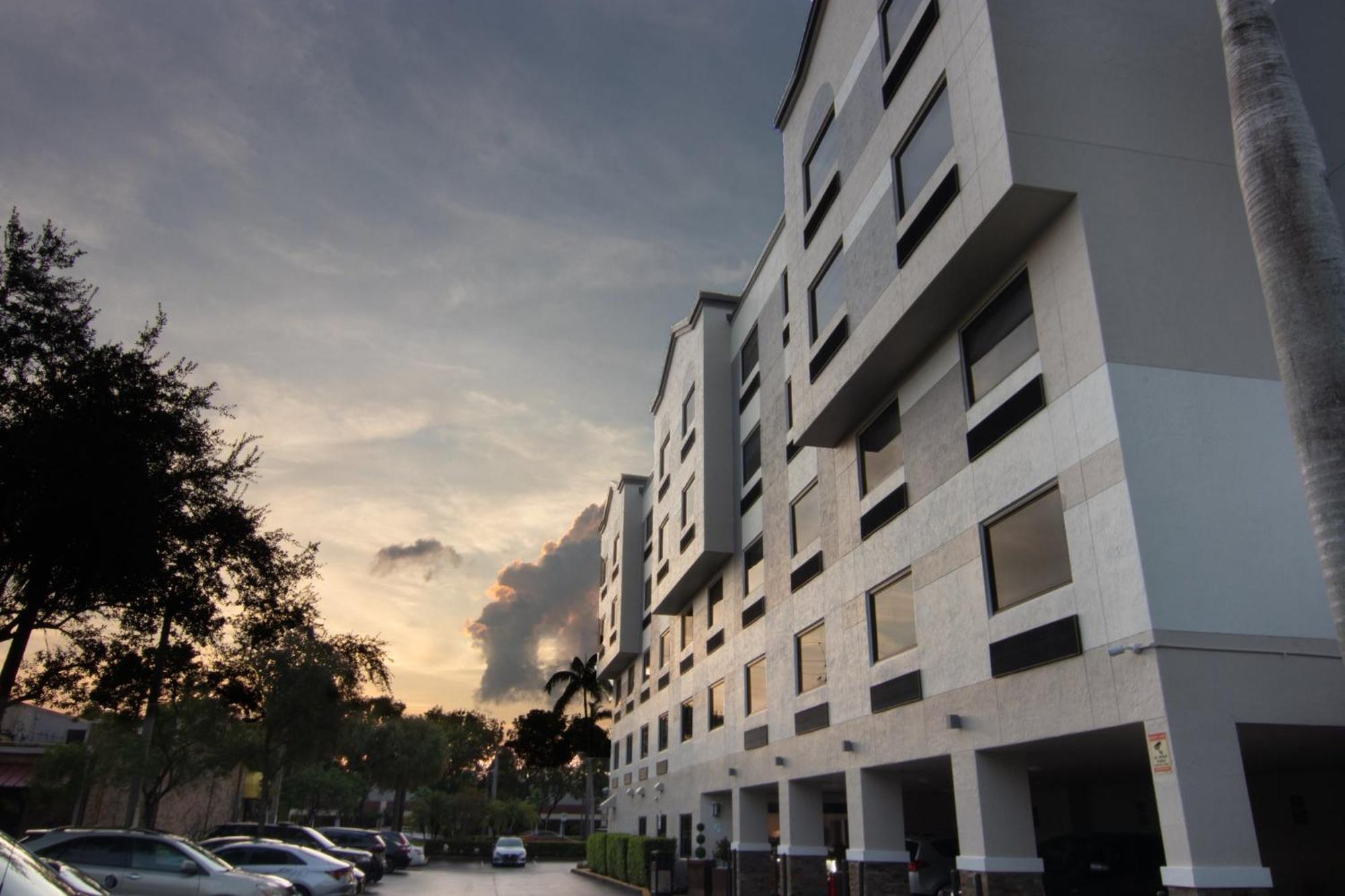 Holiday Inn Express And Suites Fort Lauderdale Airport West By Ihg Дейви Экстерьер фото