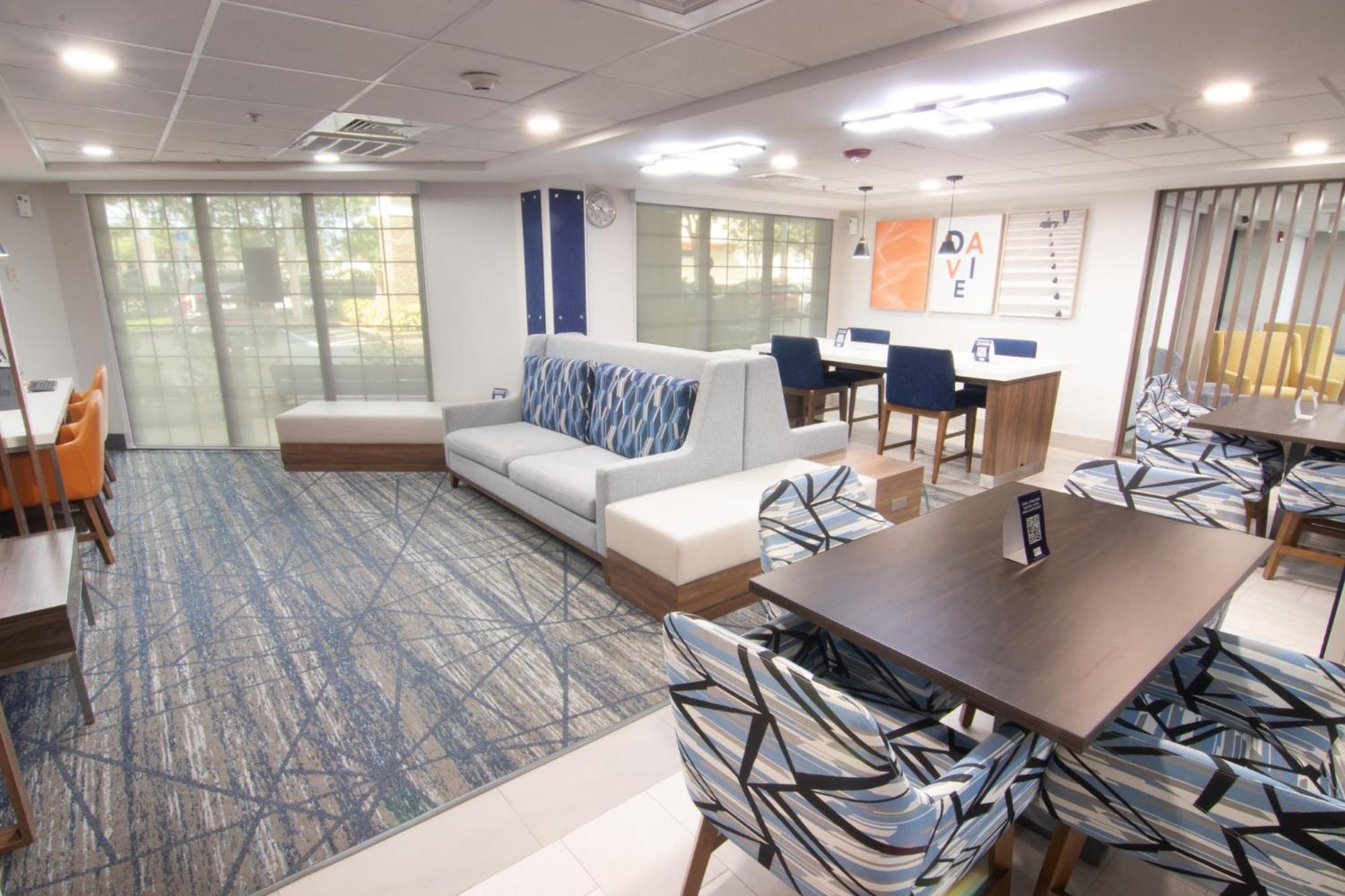 Holiday Inn Express And Suites Fort Lauderdale Airport West By Ihg Дейви Экстерьер фото