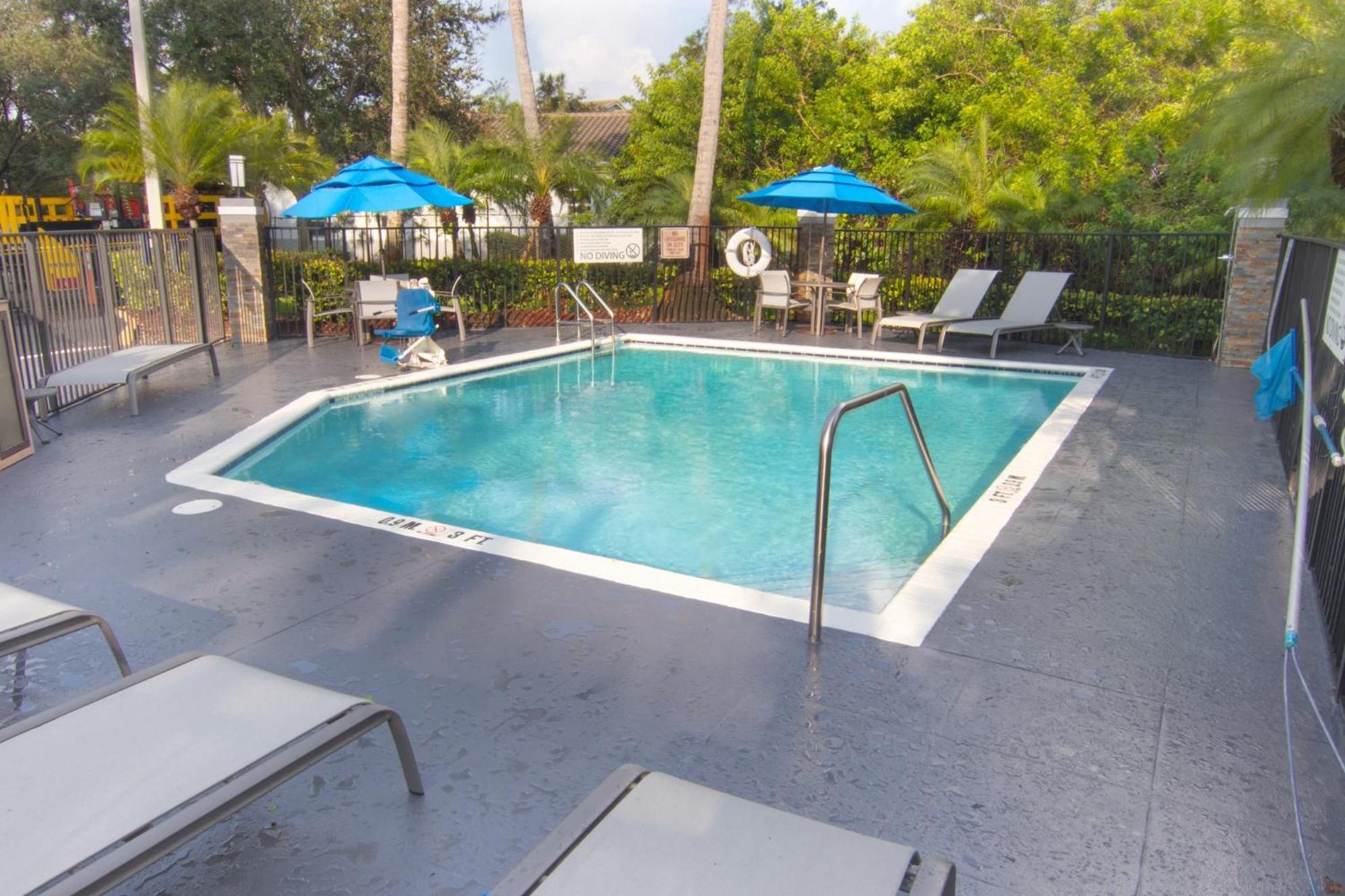 Holiday Inn Express And Suites Fort Lauderdale Airport West By Ihg Дейви Экстерьер фото