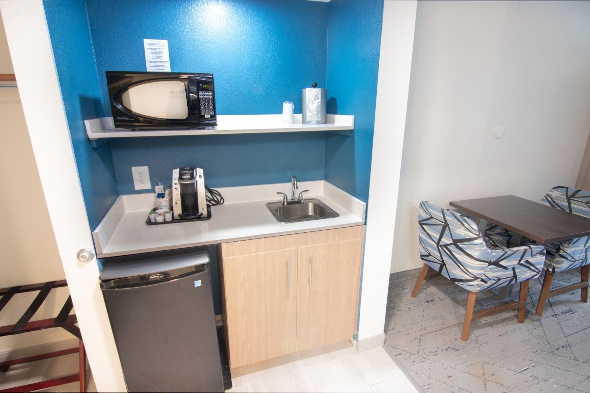 Holiday Inn Express And Suites Fort Lauderdale Airport West By Ihg Дейви Экстерьер фото