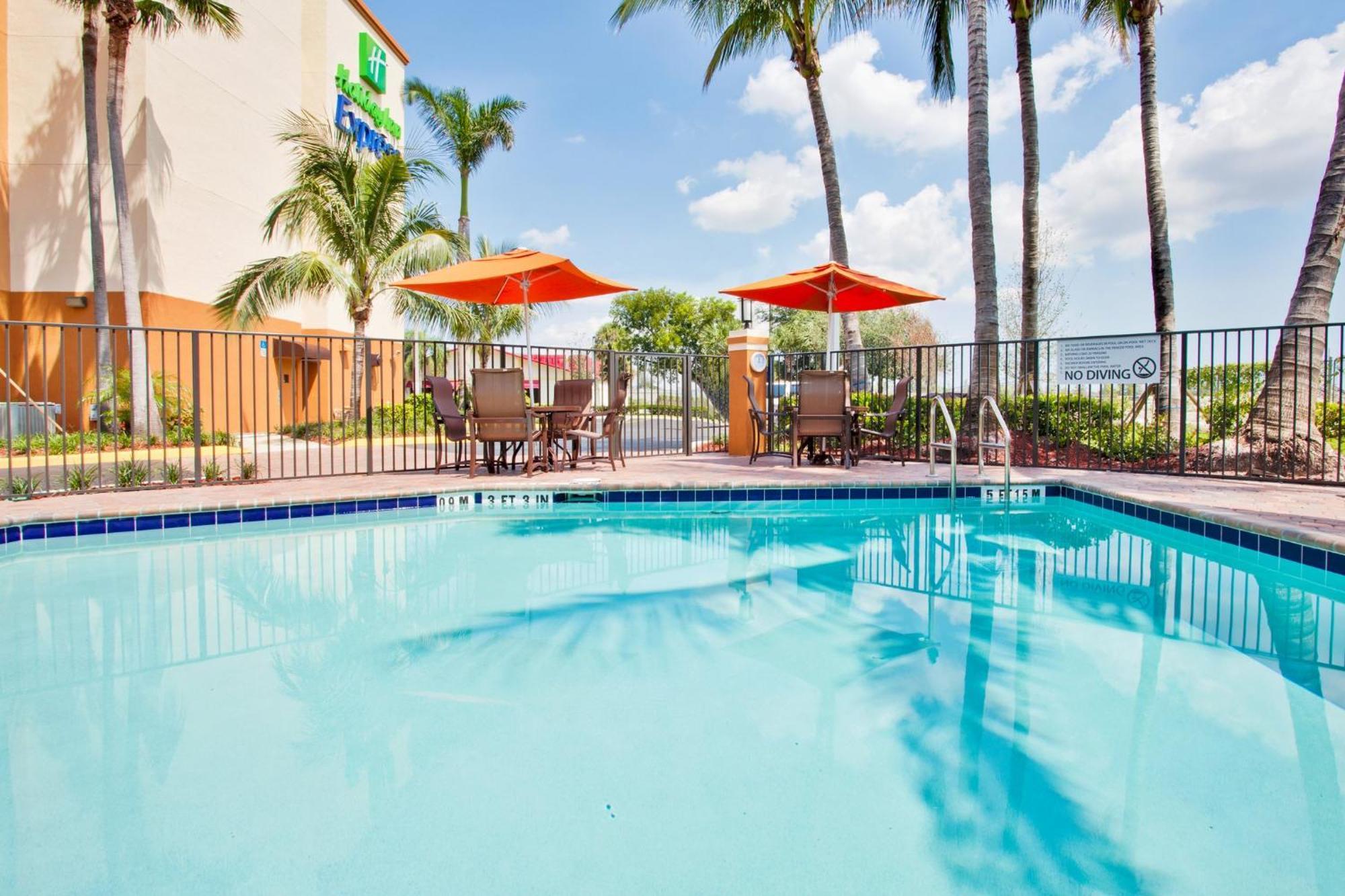 Holiday Inn Express And Suites Fort Lauderdale Airport West By Ihg Дейви Экстерьер фото