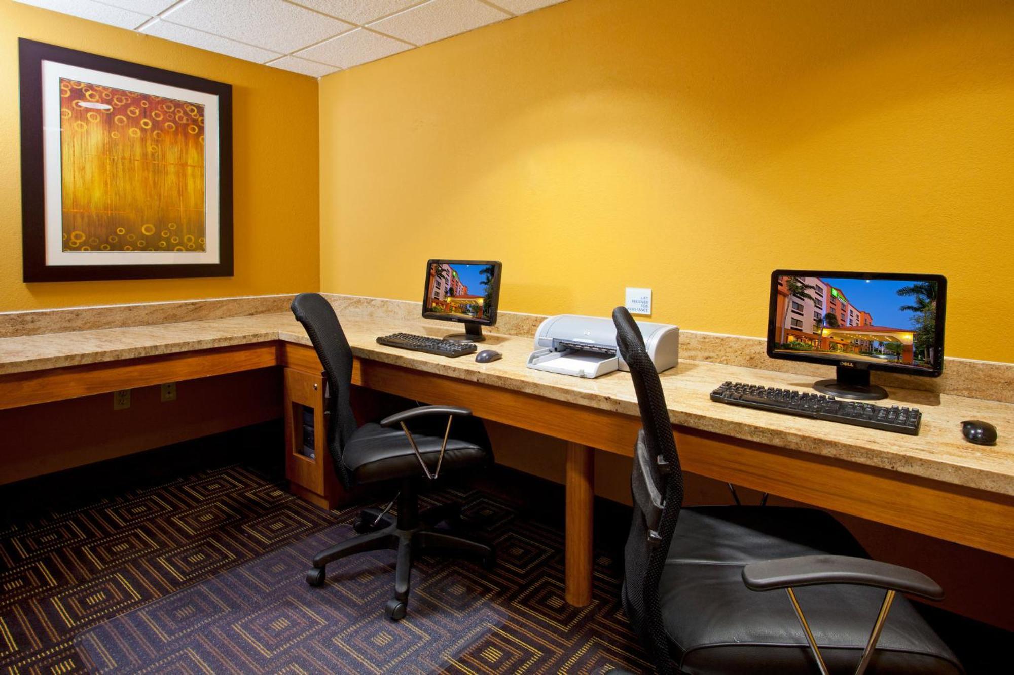 Holiday Inn Express And Suites Fort Lauderdale Airport West By Ihg Дейви Экстерьер фото